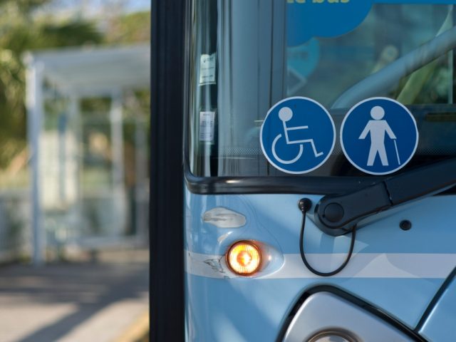 Quelles règles faut-il suivre pour qu’un autobus puisse transporter une PMR ?